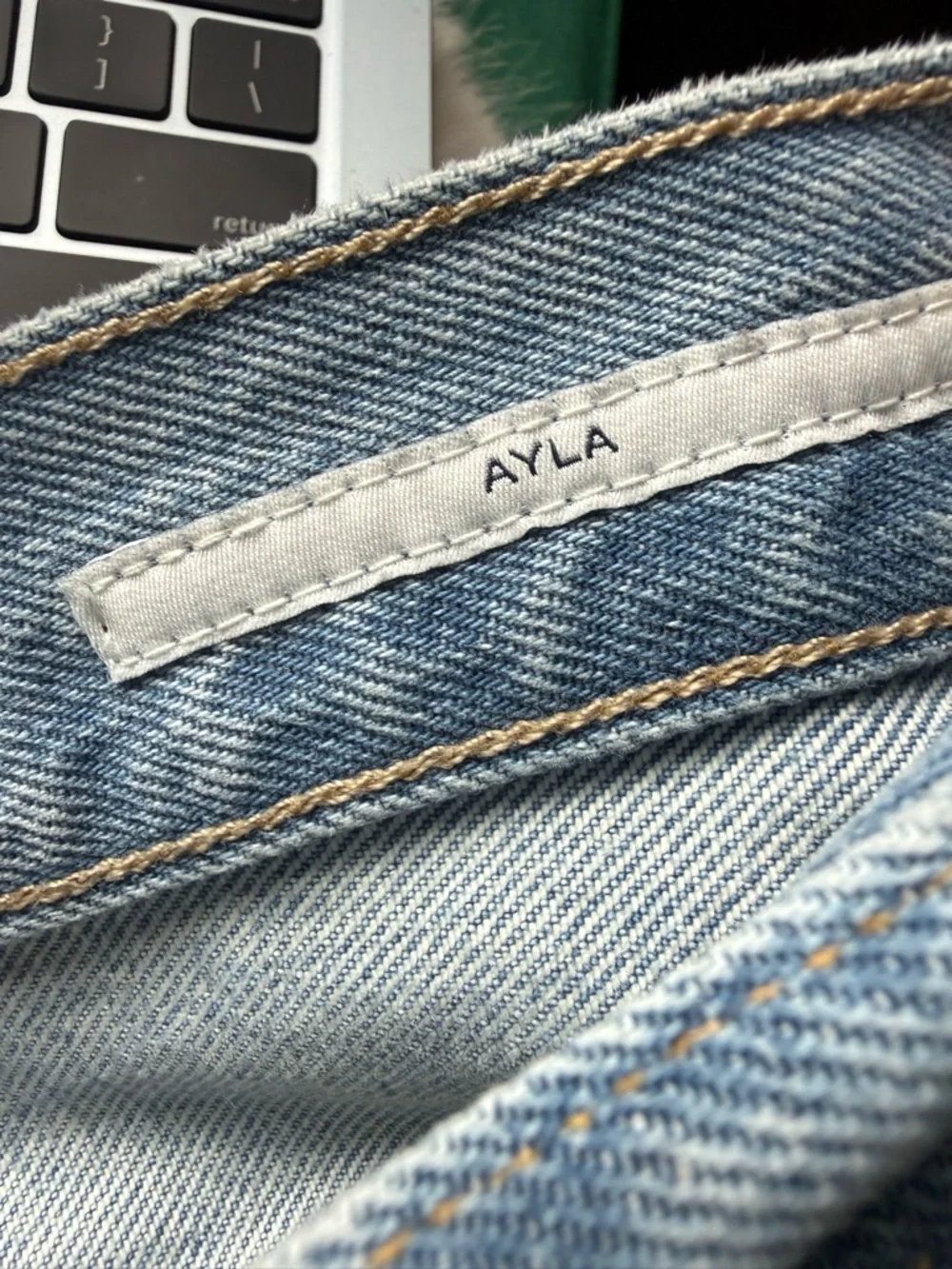 Citizens Of Humanity Jeans Ayla Baggy in Skylights Light Wash - Picture 7 of 10